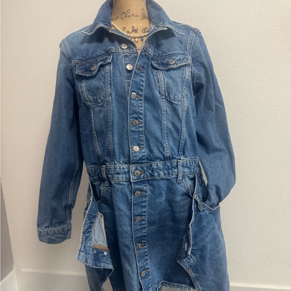 Zara’s new Stylish Blue Jacket Dress is made from washed denim. - Picture 8 of 15